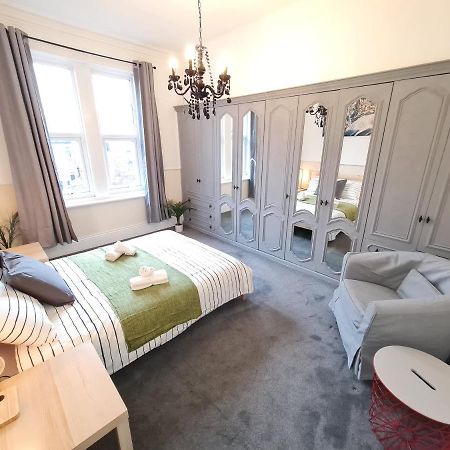 Appartamento Large 3 Bed Flat, Free Parking Newcastle Upon Tyne Esterno foto