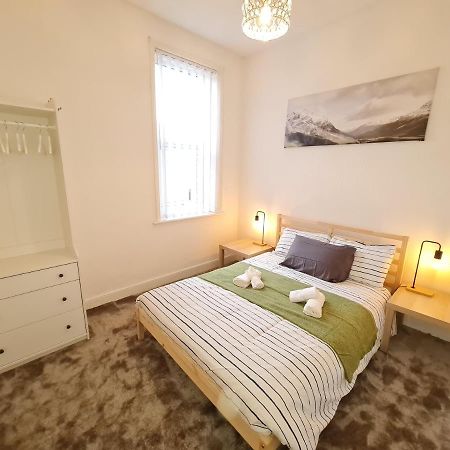 Appartamento Large 3 Bed Flat, Free Parking Newcastle Upon Tyne Esterno foto