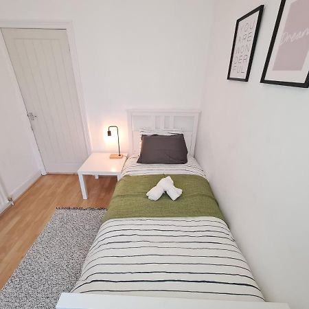 Appartamento Large 3 Bed Flat, Free Parking Newcastle Upon Tyne Esterno foto