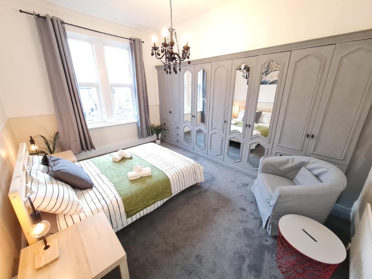 Appartamento Large 3 Bed Flat, Free Parking Newcastle Upon Tyne Esterno foto