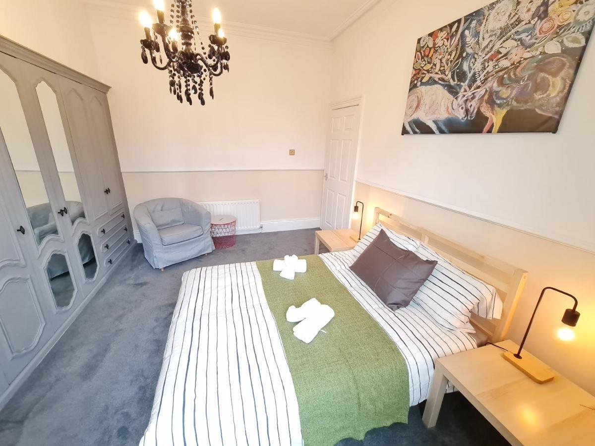 Appartamento Large 3 Bed Flat, Free Parking Newcastle Upon Tyne Esterno foto
