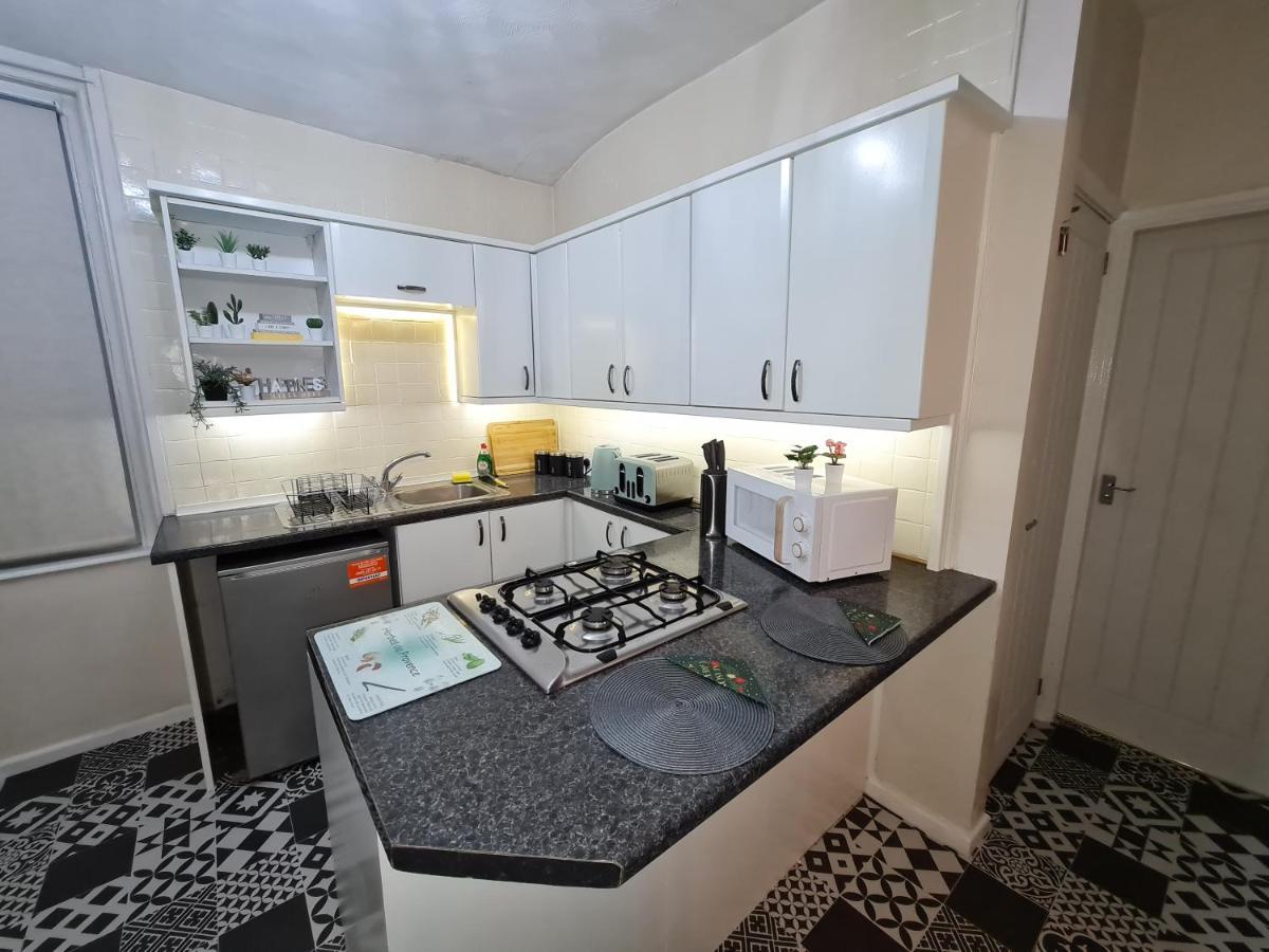 Appartamento Large 3 Bed Flat, Free Parking Newcastle Upon Tyne Esterno foto