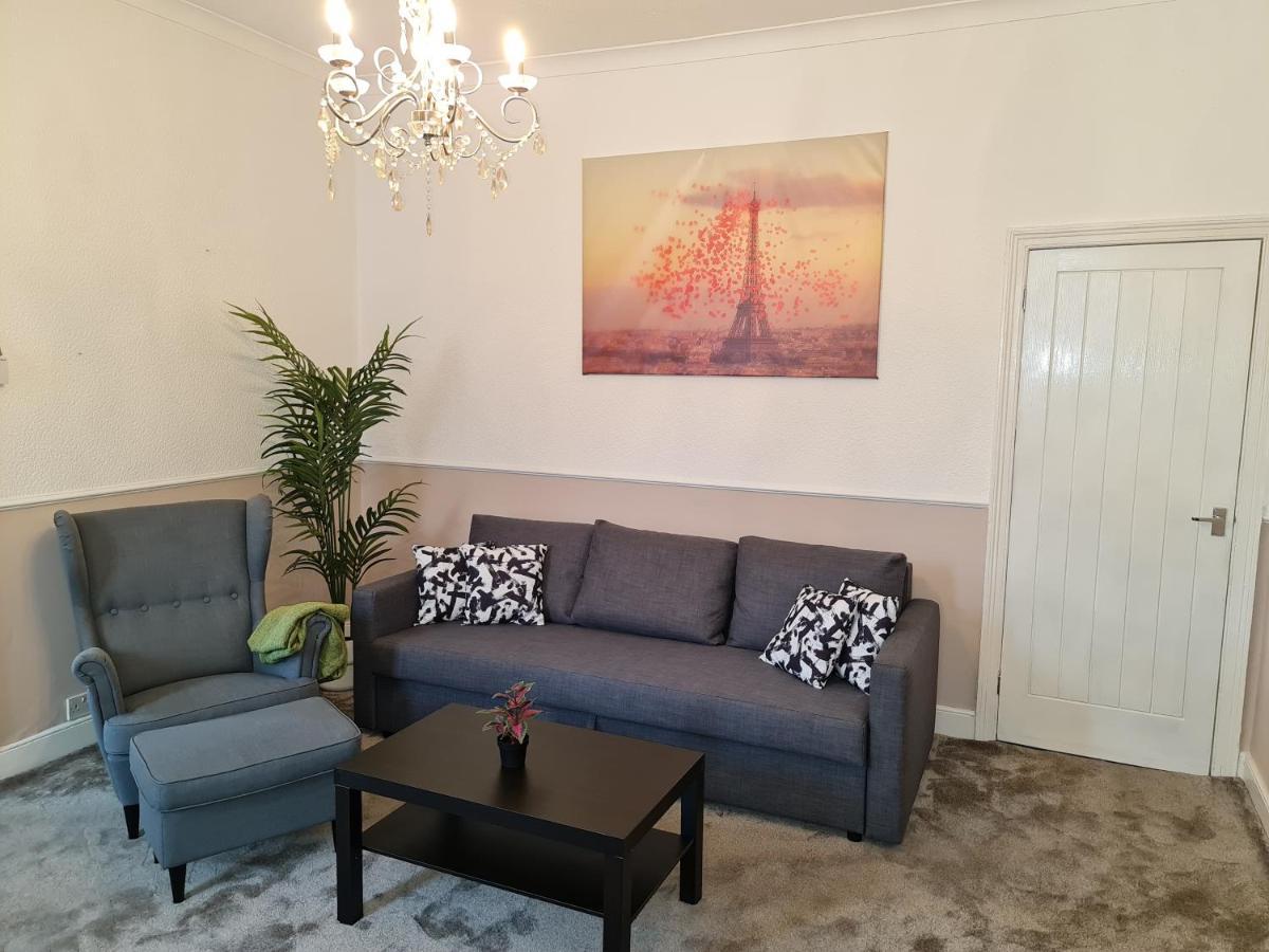 Appartamento Large 3 Bed Flat, Free Parking Newcastle Upon Tyne Esterno foto