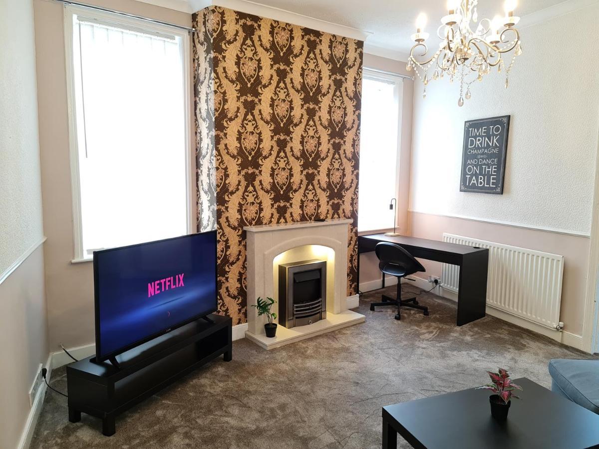 Appartamento Large 3 Bed Flat, Free Parking Newcastle Upon Tyne Esterno foto