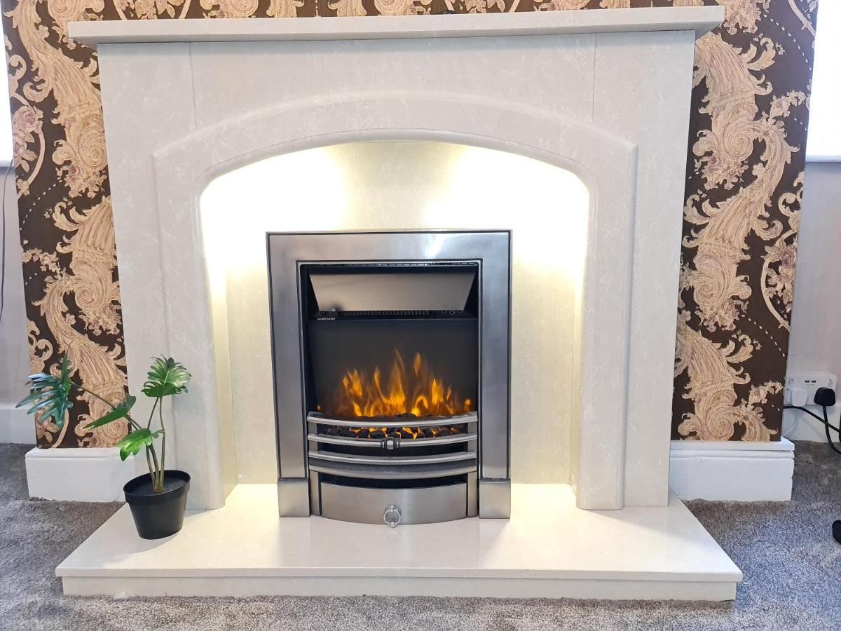 Appartamento Large 3 Bed Flat, Free Parking Newcastle Upon Tyne Esterno foto