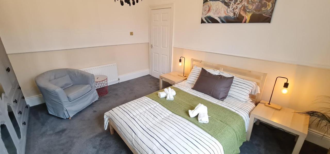 Appartamento Large 3 Bed Flat, Free Parking Newcastle Upon Tyne Esterno foto
