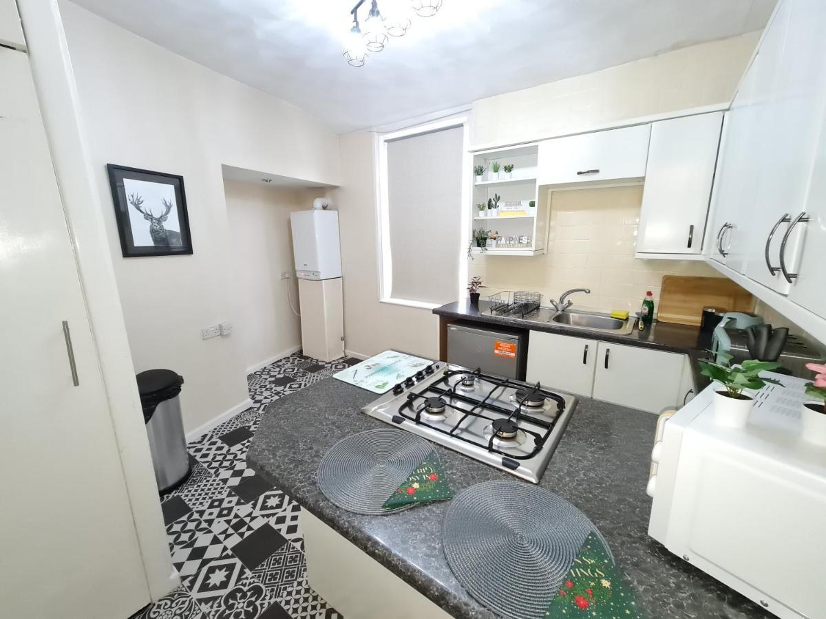 Appartamento Large 3 Bed Flat, Free Parking Newcastle Upon Tyne Esterno foto