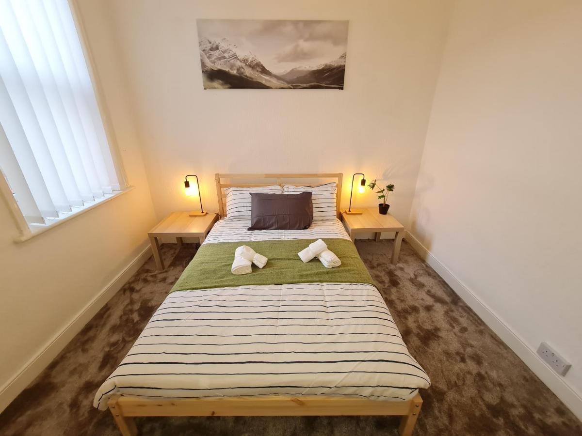 Appartamento Large 3 Bed Flat, Free Parking Newcastle Upon Tyne Esterno foto