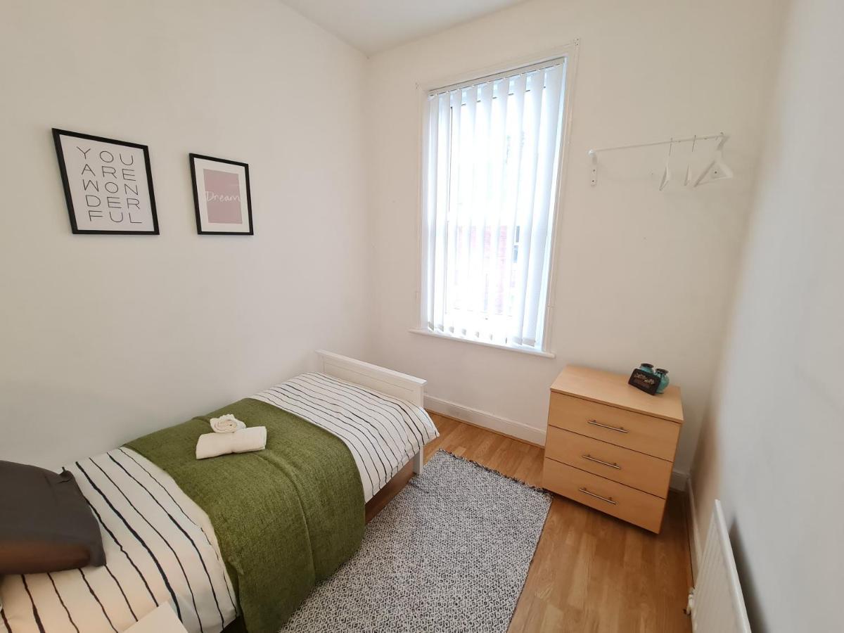 Appartamento Large 3 Bed Flat, Free Parking Newcastle Upon Tyne Esterno foto
