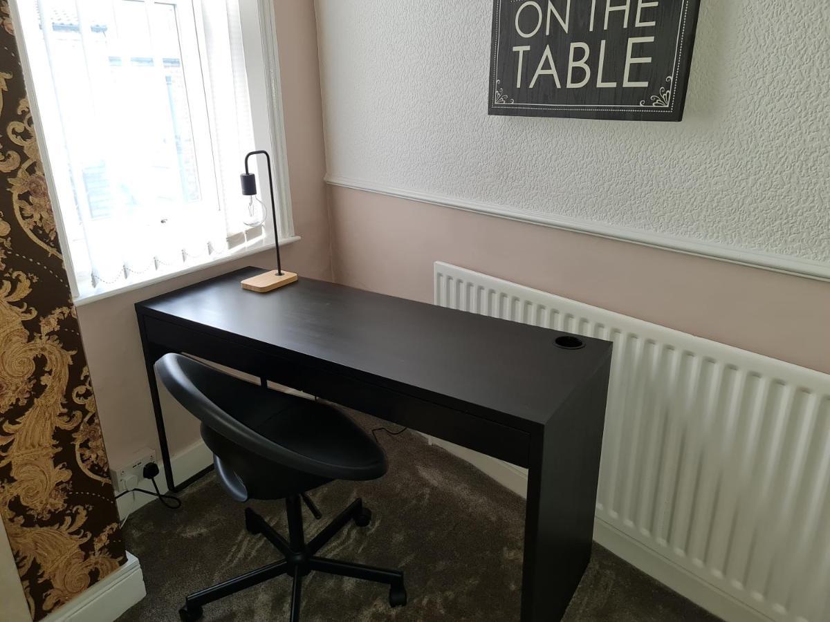 Appartamento Large 3 Bed Flat, Free Parking Newcastle Upon Tyne Esterno foto